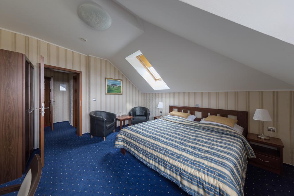 Hotel Krusnohorsky Dvur Cínovec Zewnętrze zdjęcie